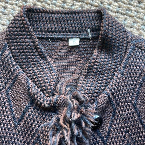 Vintage Sweater Reminiscent of Chanel! - Picture 10 of 16